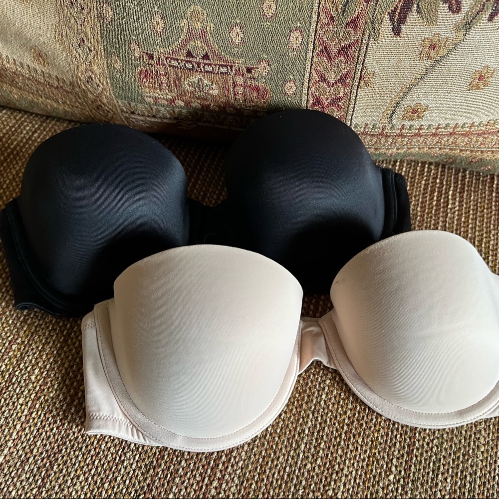 ✅Victoria Secret - Black/Cream Lightly
Lined Strapless Bras!